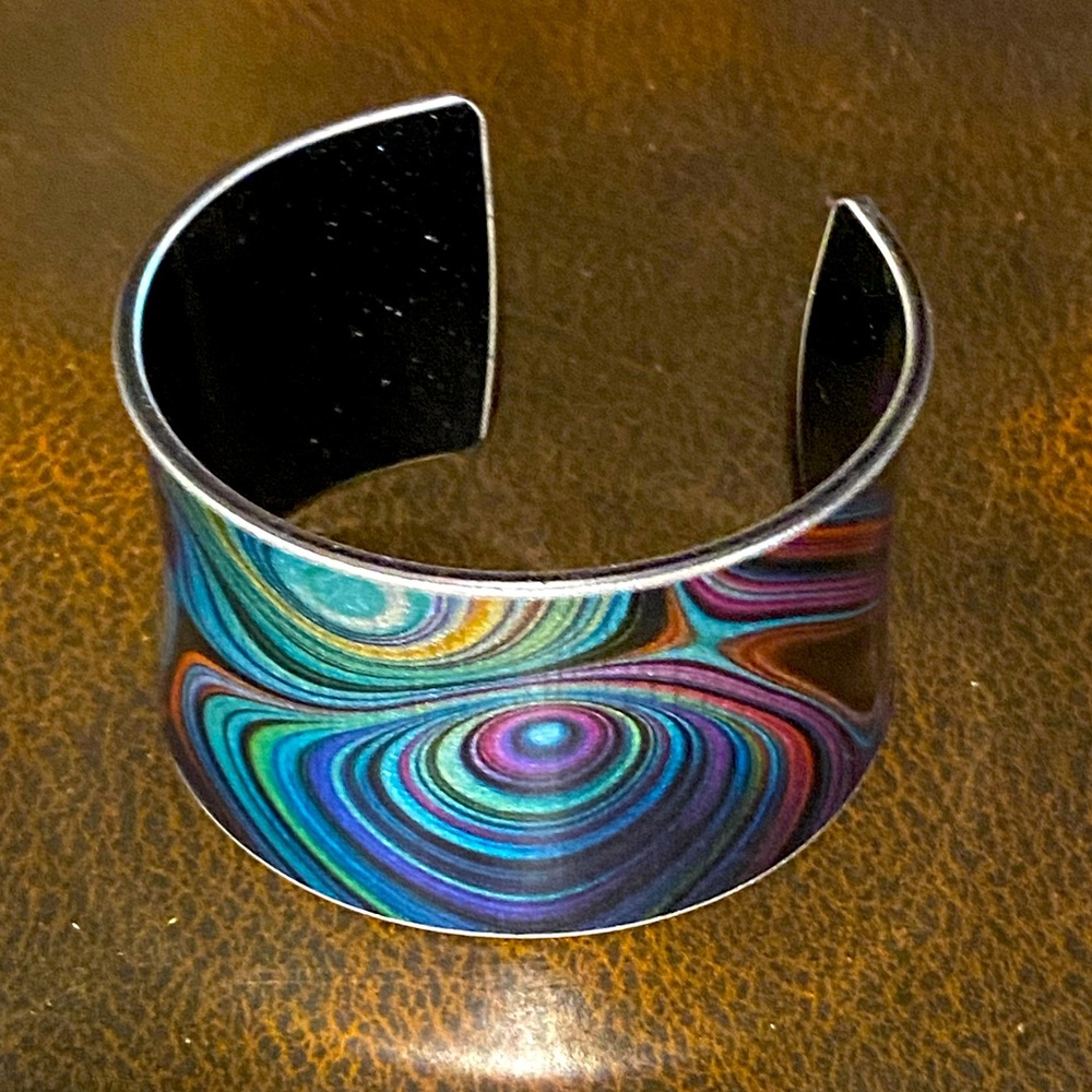BUNDLE SALE 5/$25! Funky wide cuff,black lucite/multicolor metallic swirl - Picture 3 of 11